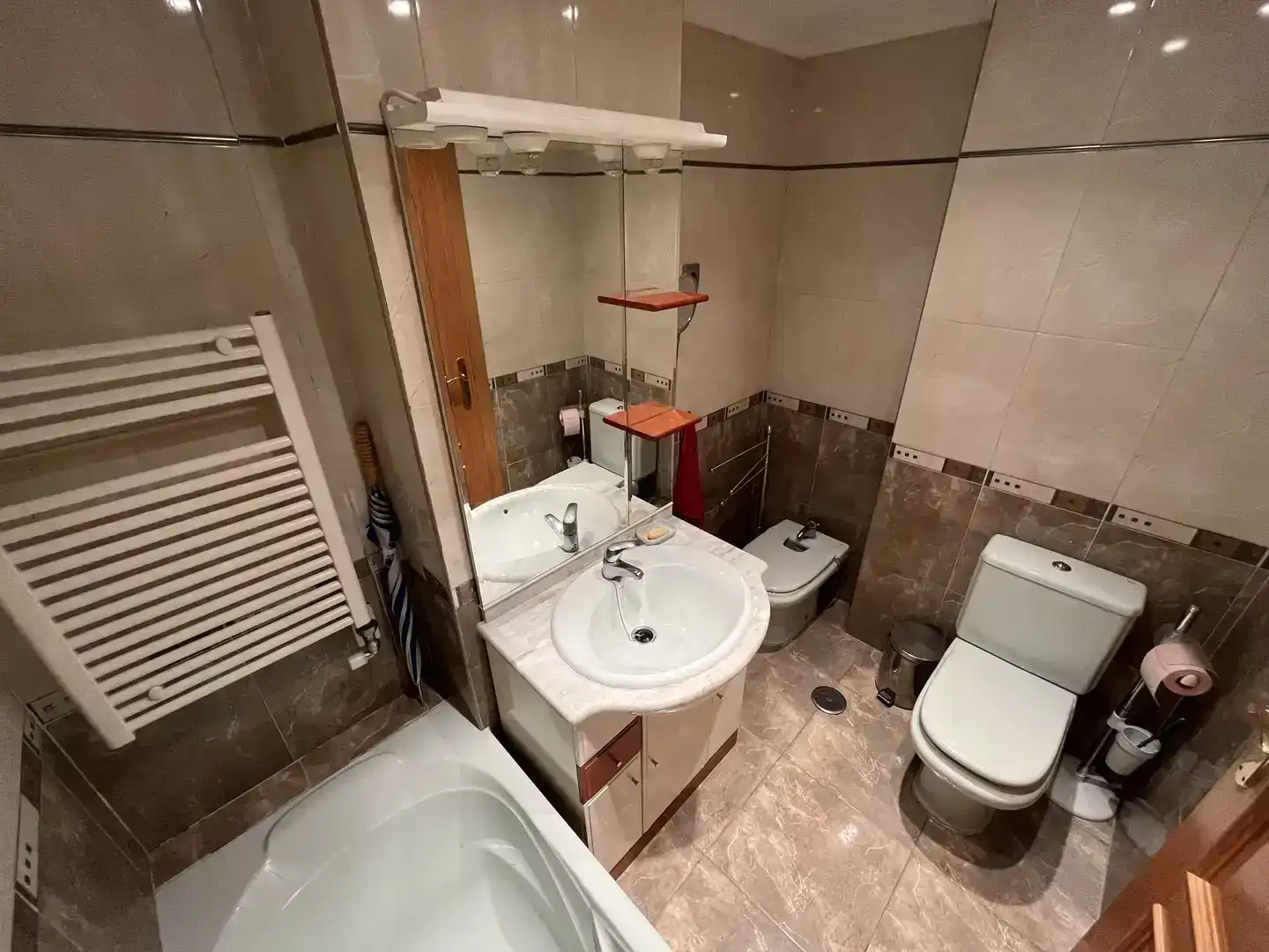 Baño de Piso de alquiler en León Capital  con Parquet y Amueblado