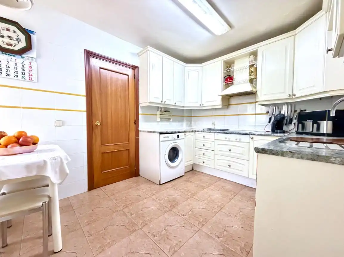 Küche von Wohnung zum Verkauf in Alcalá de Henares mit Klimaanlage, Heizung und Parkett