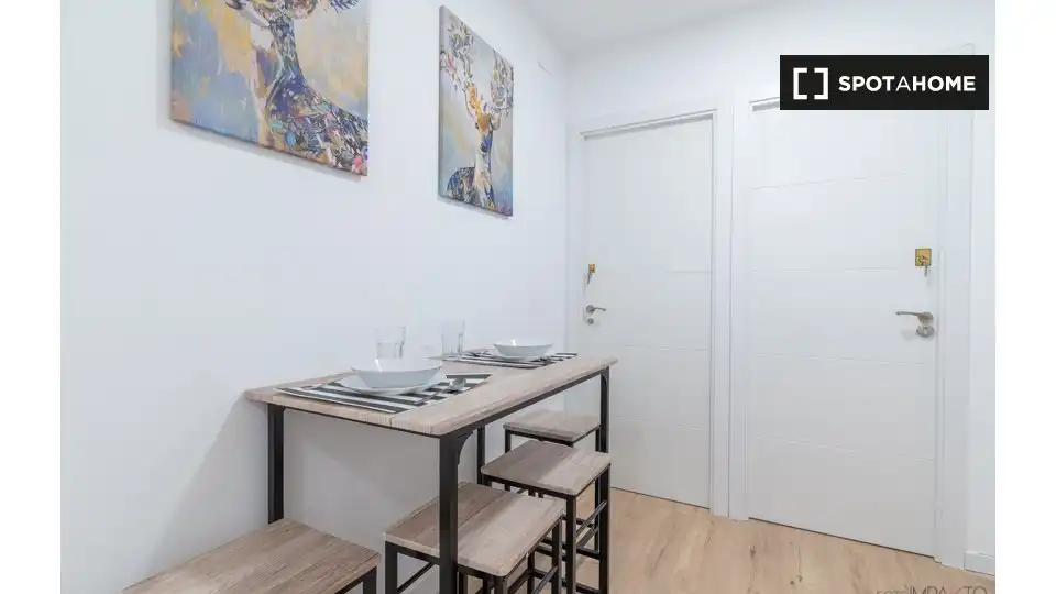 Dining room of Flat for rent in Madrid  with Air Conditioner, Heating and Furnished