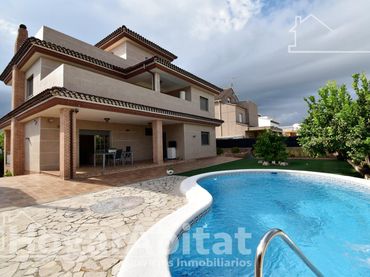 Villa con balcone in vendita a Calle Tavernes de la Valldigna