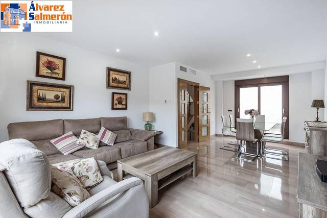 Casa adosada en Venta en Calle RAUDA en Crta. De la Sierra
