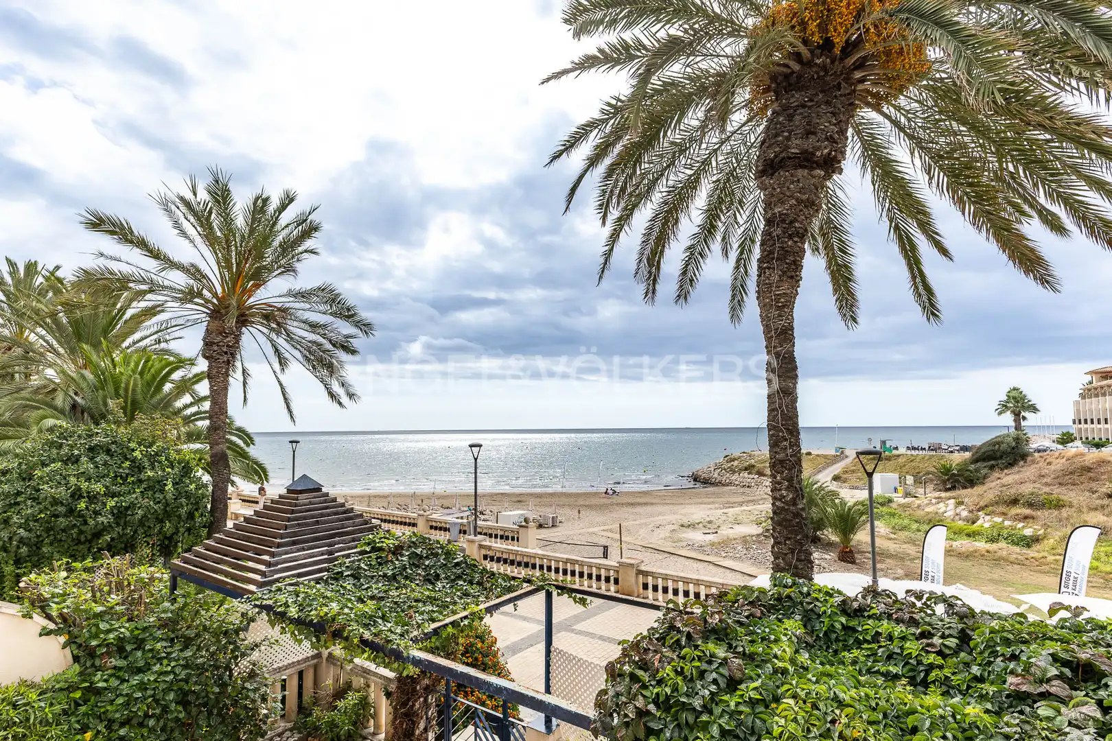 Vista exterior de Pis de lloguer en Sitges amb Aire condicionat, Calefacció i Terrassa