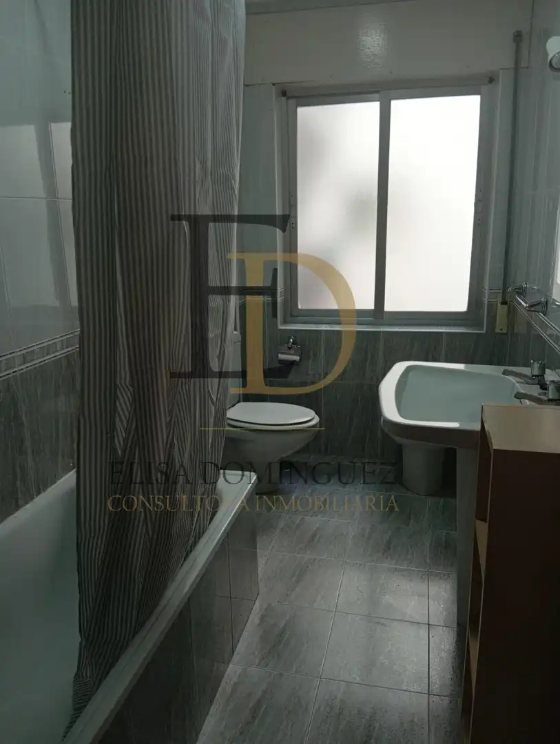 Baño de Piso de alquiler en Salamanca con Calefacción, Amueblado y Balcón