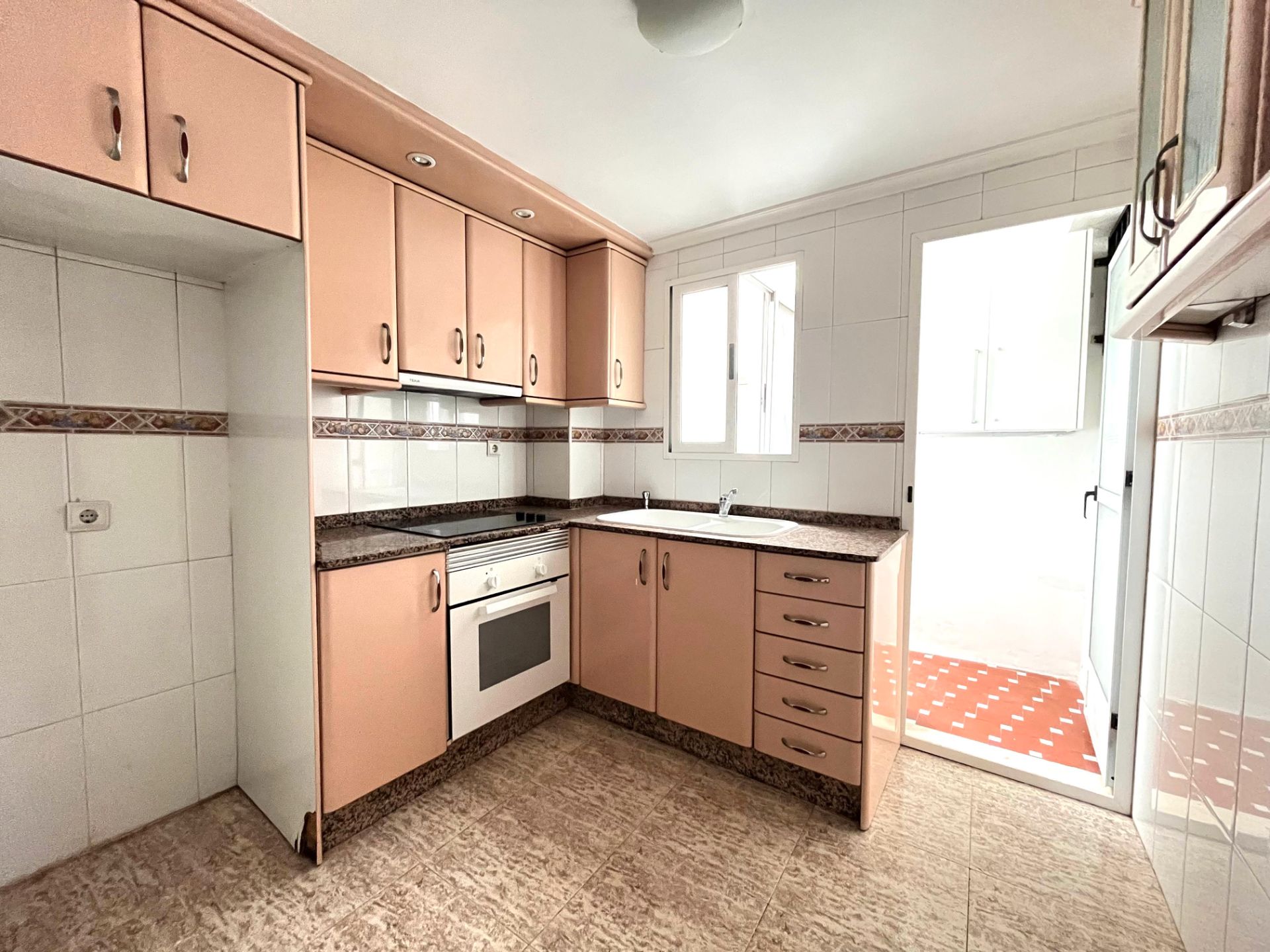 Kitchen of Flat for sale in  Valencia Capital  with Air Conditioner and Balcony