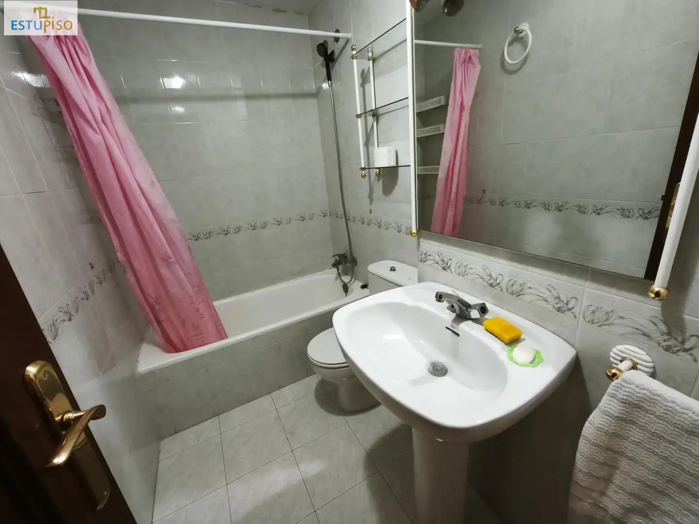 Bany de Pis en venda en Vitoria - Gasteiz amb Calefacció, Parquet i Terrassa