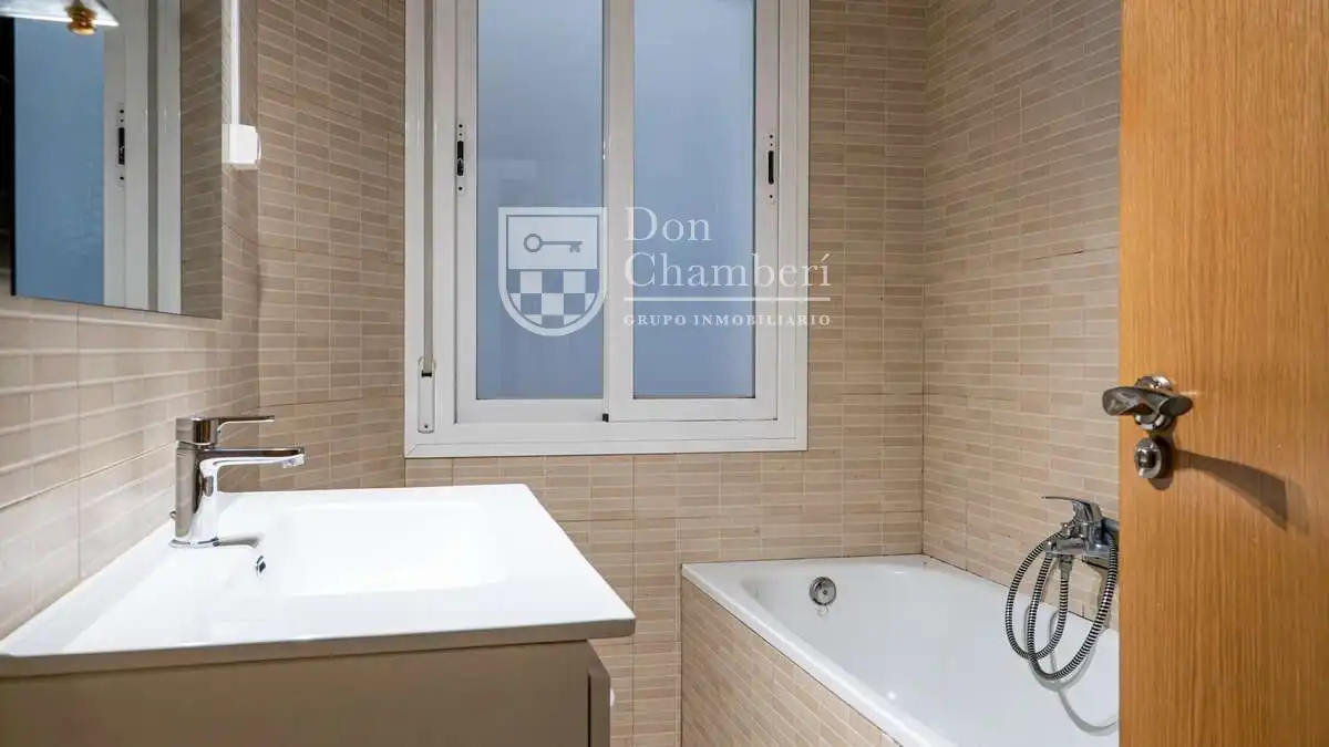 Baño de Piso en venta en Madrid con Aire acondicionado, Calefacción y Amueblado