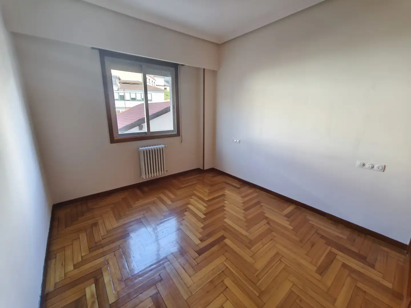 Dormitori de Pis en venda en Ourense Capital  amb Calefacció, Parquet i Traster