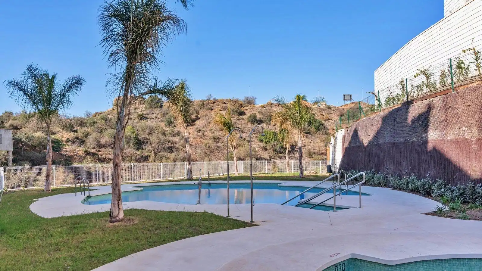 Piscina de Piso en venta en Rincón de la Victoria con Aire acondicionado, Calefacción y Jardín privado