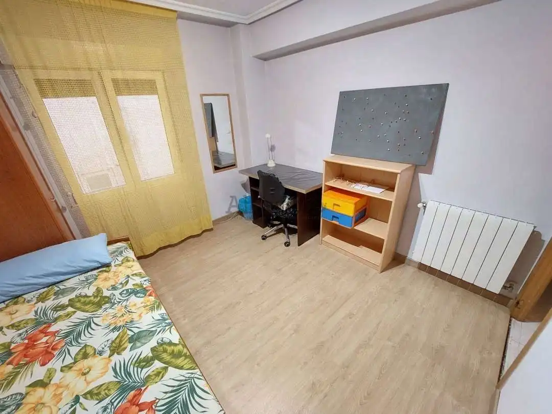 Bedroom of Flat for rent in Oviedo   with Heating and Terrace