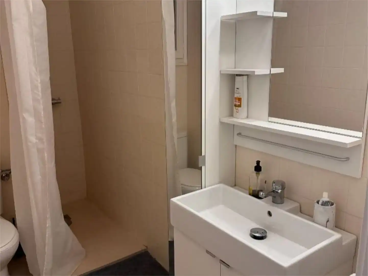 Badezimmer von Wohnung zur Miete in Barcelona mit Parkett, Möbliert und Balkon