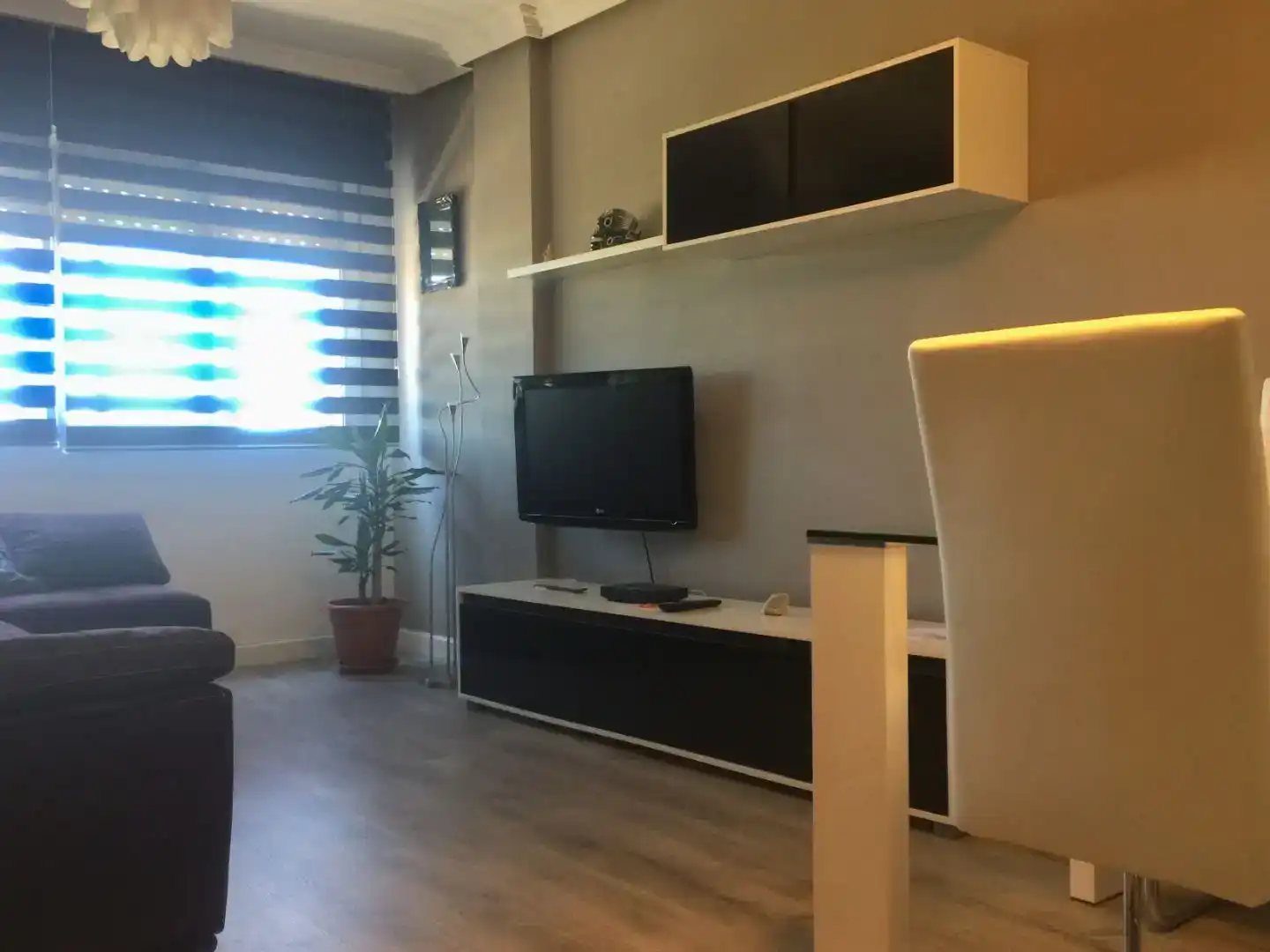 Living room of Flat for rent in Ponferrada  with Parquet flooring, Furnished and Balcony