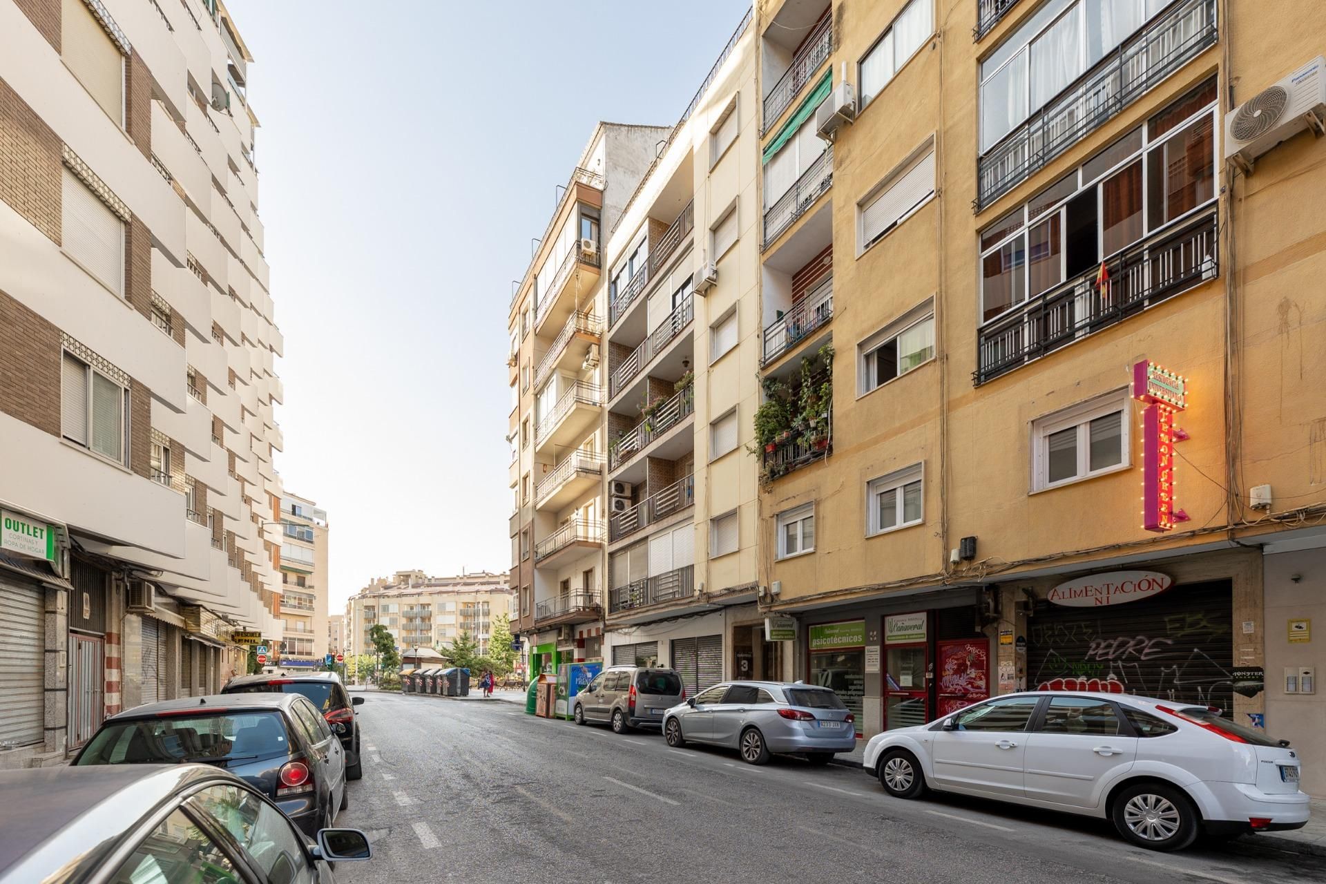 Vista exterior de Piso en venta en  Granada Capital con Calefacción