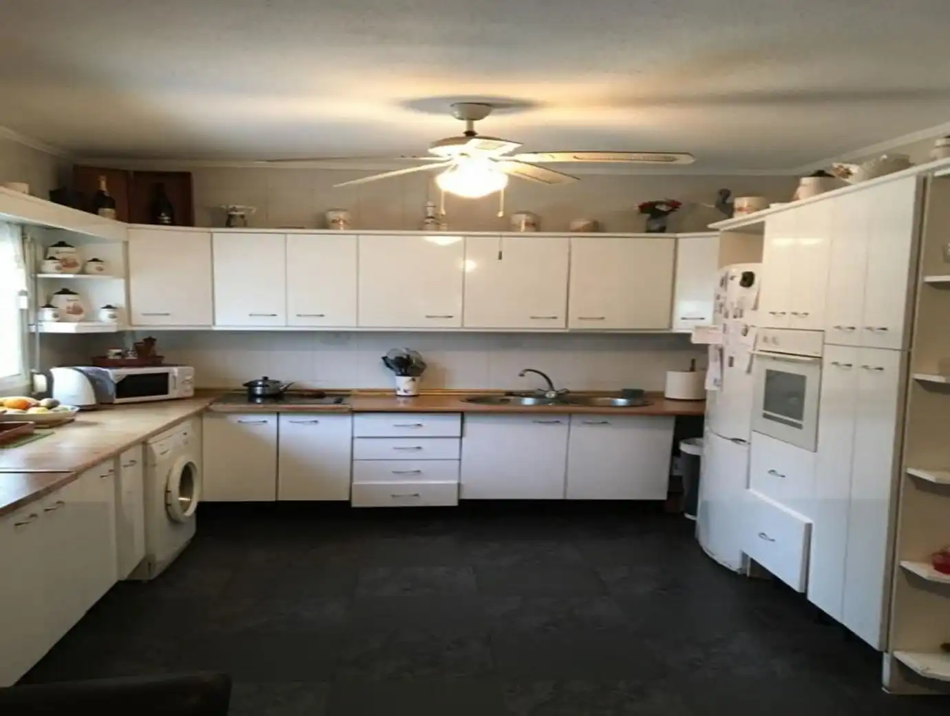 Kitchen of Houses for sale in La Línea de la Concepción