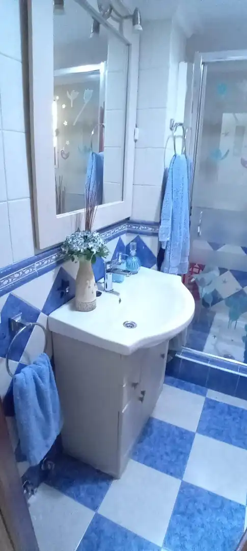 Baño de Piso en venta en Algeciras con Balcón