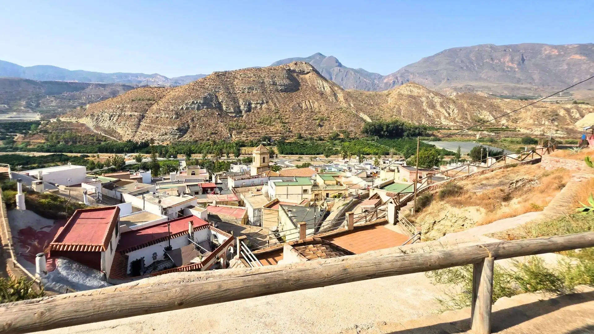 Vista exterior de Casa o xalet en venda en Terque amb Jardí privat i Terrassa