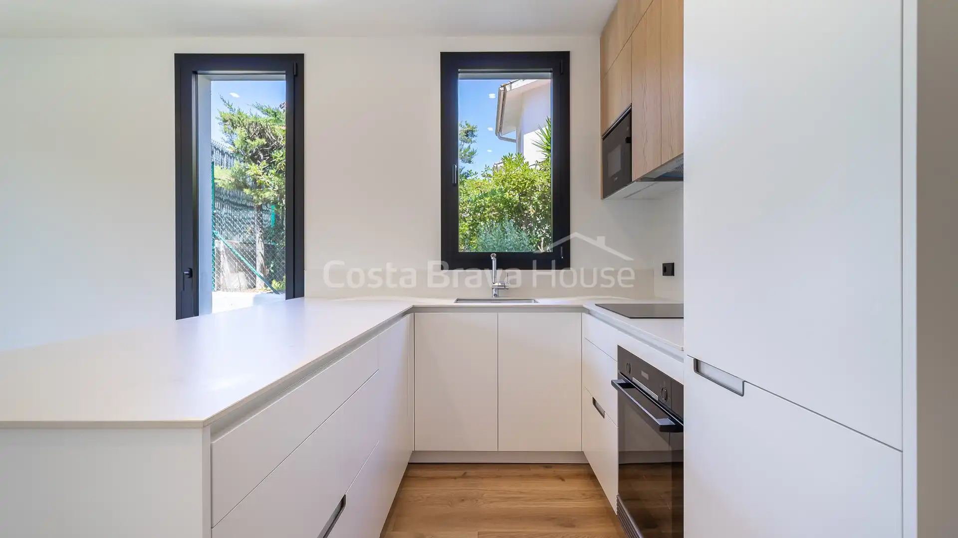 Cuina de Apartament en venda en Palamós amb Aire condicionat, Calefacció i Jardí privat