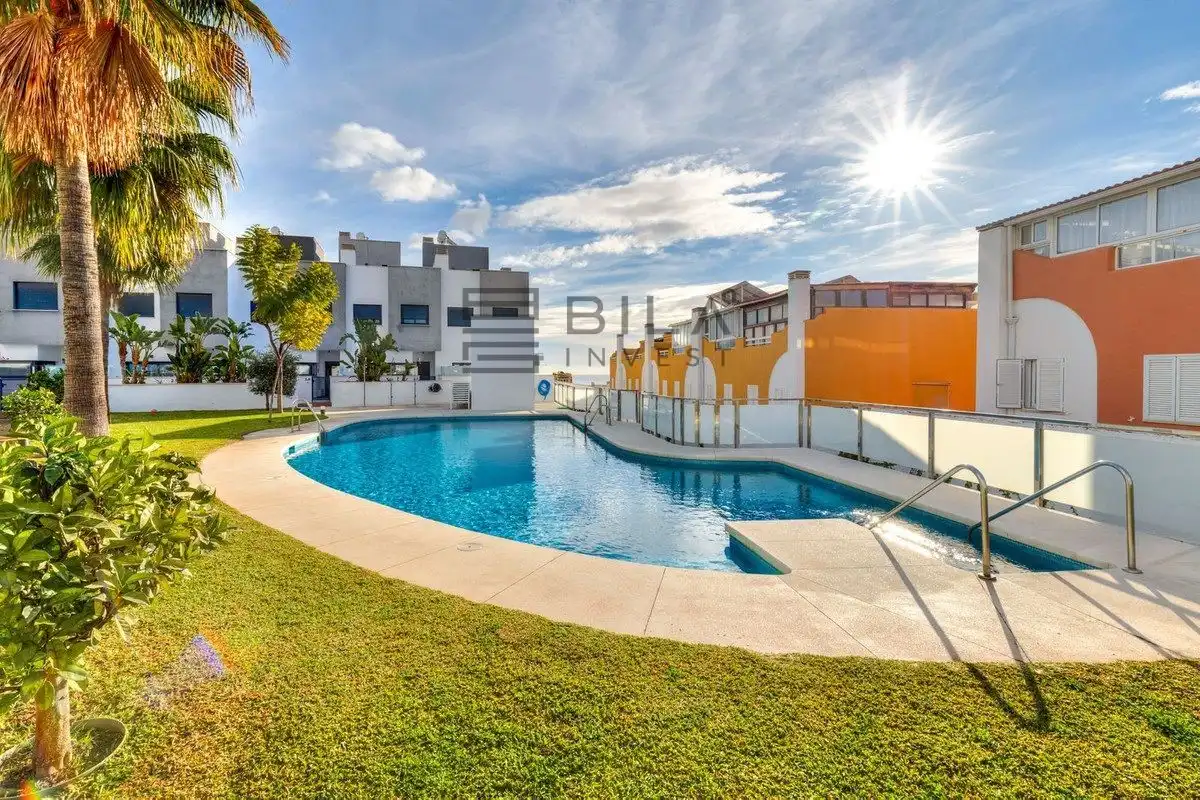 Maison mitoyenne avec piscine à vendre à Helechos