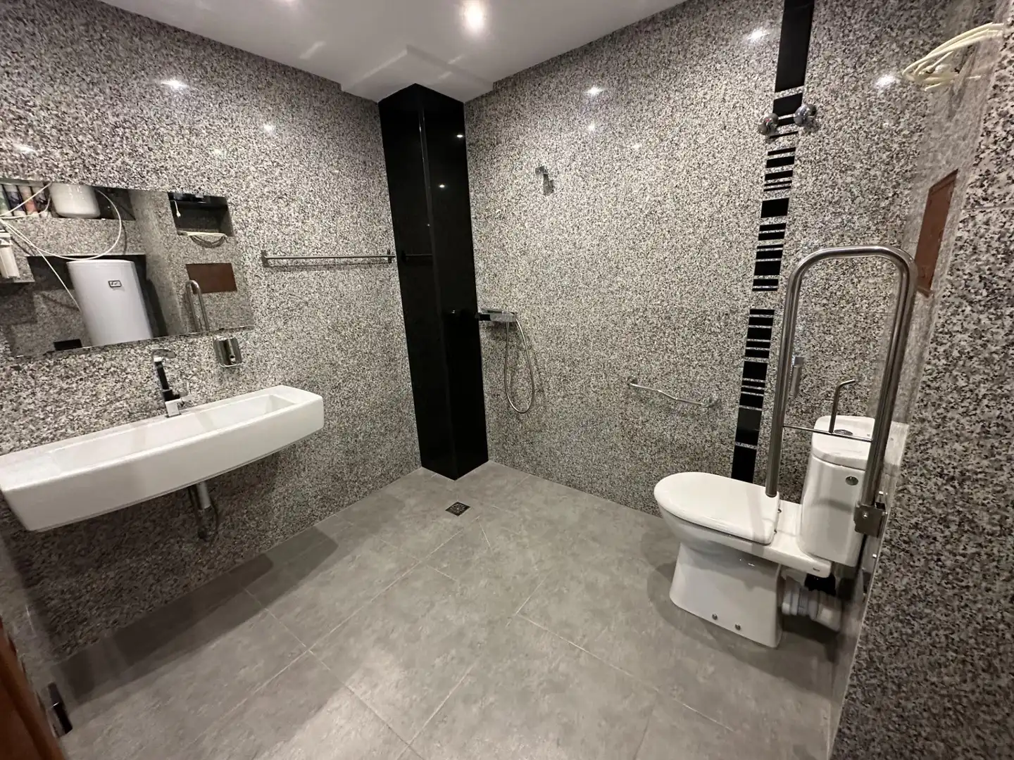 Baño de Local de alquiler en Murcia con Aire acondicionado
