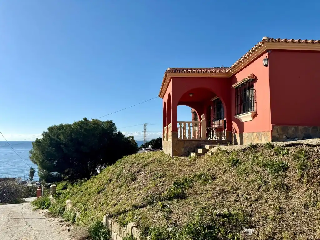 Vista exterior de Casa o xalet en venda en Vélez-Málaga amb Aire condicionat i Terrassa