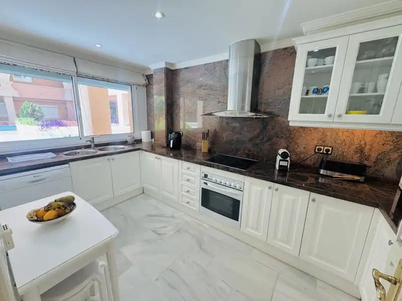 Apartamento con terraza en venta en Nueva Andalucía, imagen 8