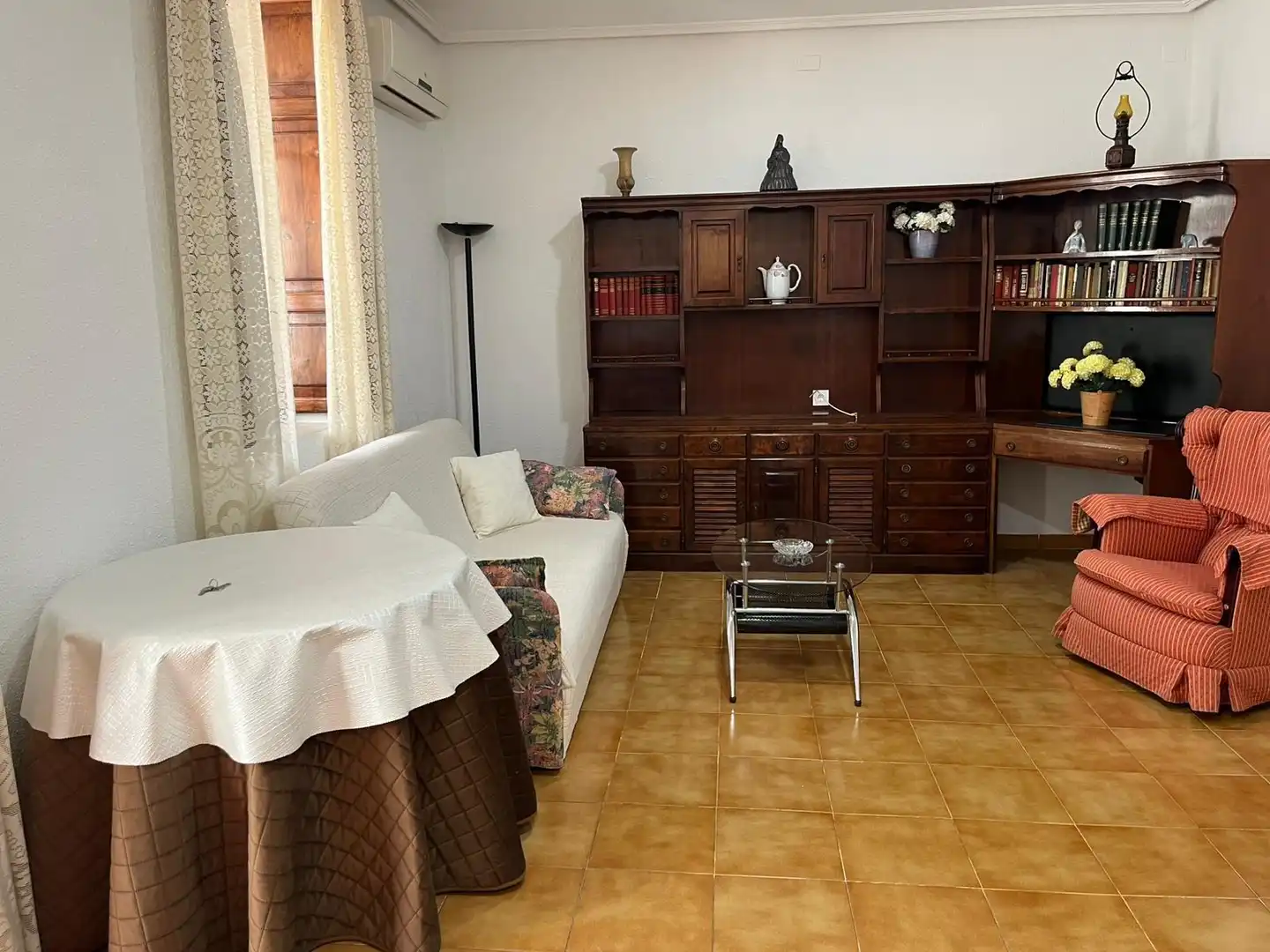 Sala d'estar de Pis de lloguer en Valencia amb Aire condicionat, Moblat i Balcó