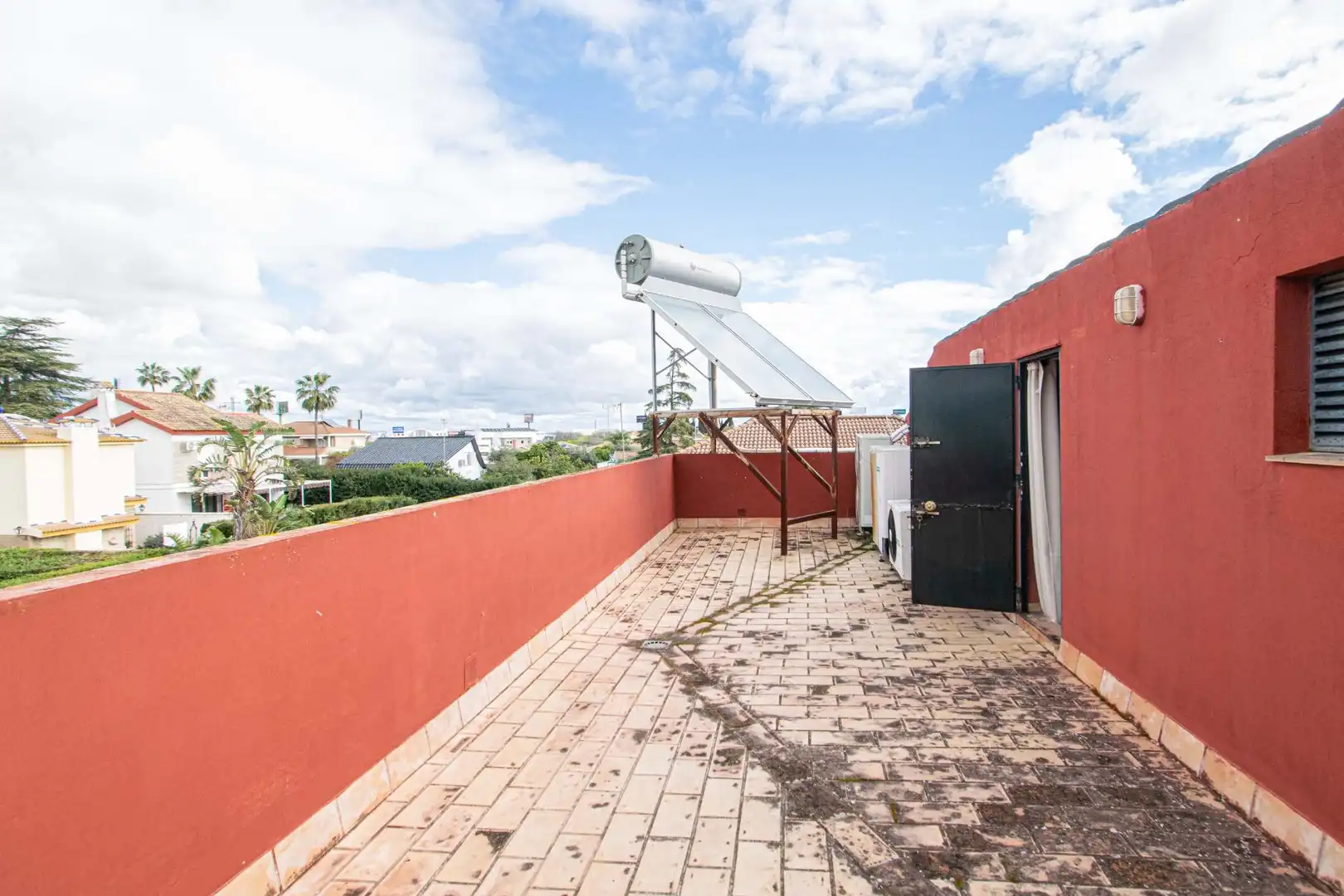 Terrassa de Casa o xalet en venda en Tomares amb Jardí privat, Terrassa i Piscina