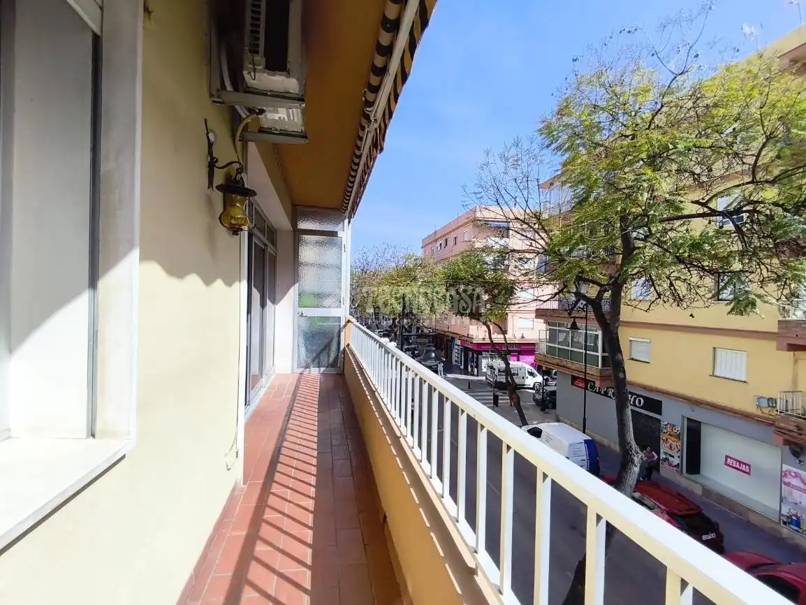 Vista exterior de Piso en venta en Fuengirola con Balcón