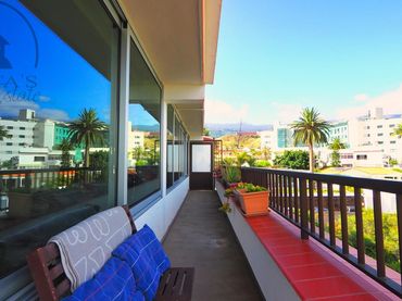 Penthouse with balcony for sale in San Antonio - Las Arenas