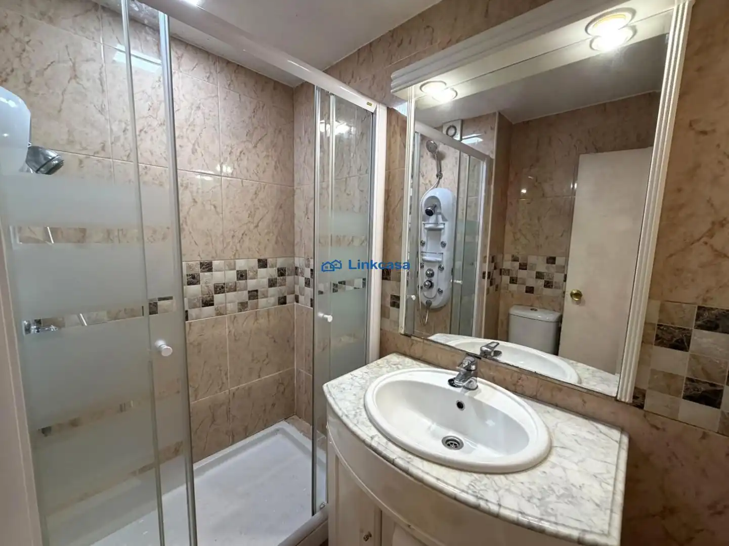 Baño de Piso en venta en Leganés con Aire acondicionado, Calefacción y Trastero