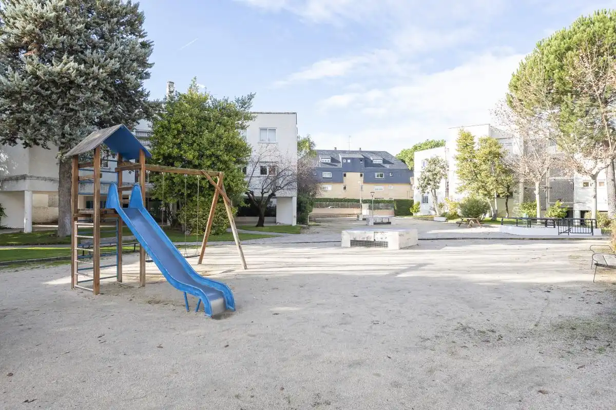 Vista exterior de Pis en venda en Majadahonda amb Aire condicionat, Calefacció i Jardí privat