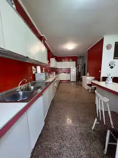 Cuina de Casa o xalet en venda en Pontevedra Capital  amb Calefacció, Traster i Moblat