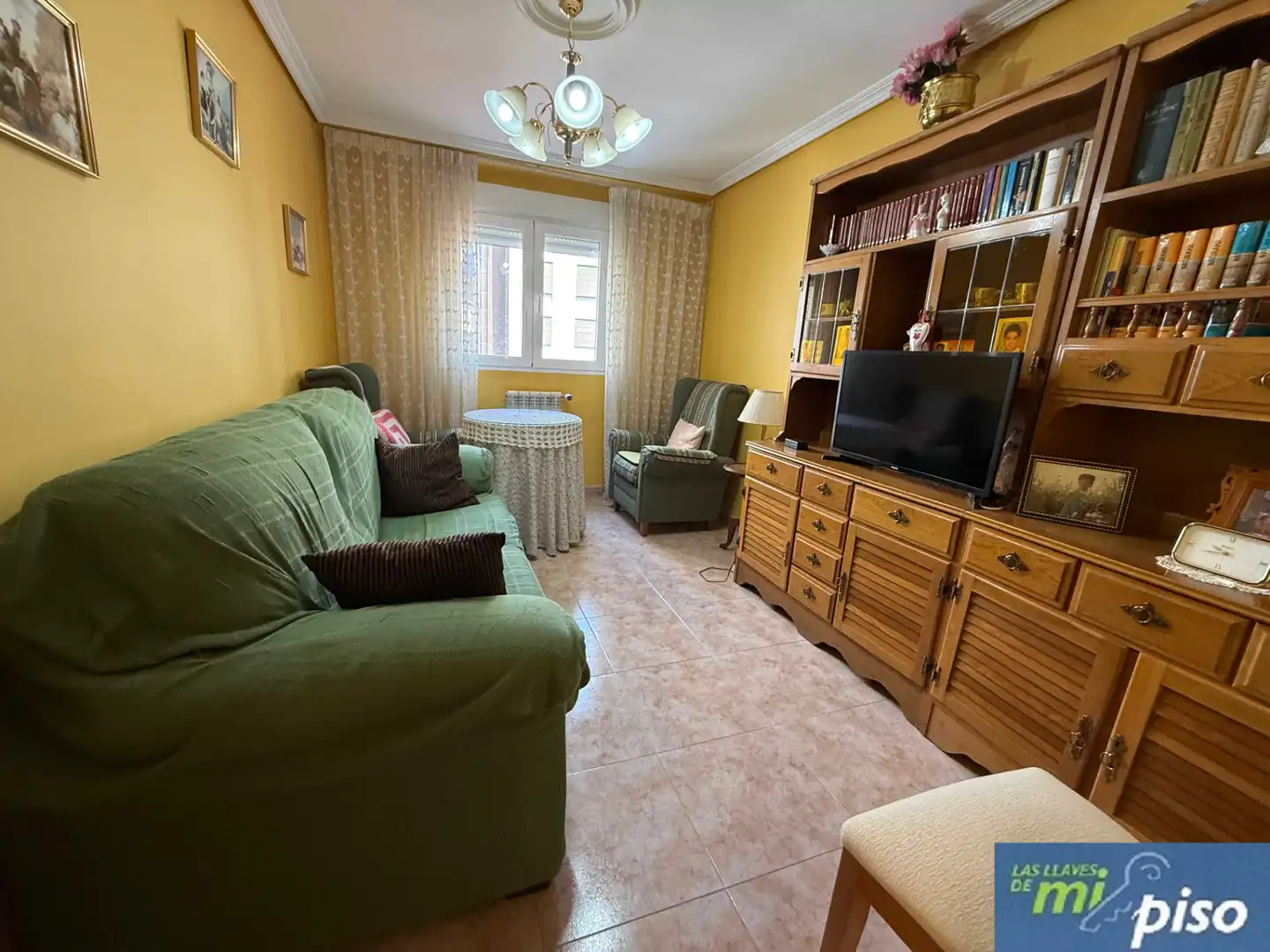 Sala d'estar de Pis en venda en Valladolid amb Calefacció, Parquet i Traster