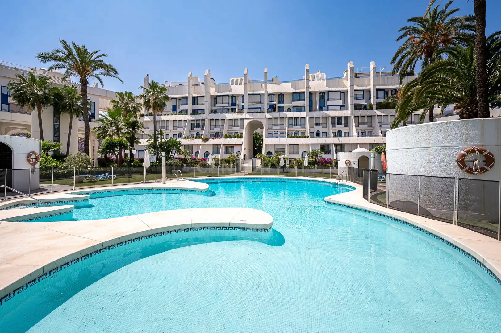 Vista exterior de Dúplex en venta en Marbella con Aire acondicionado, Jardín privado y Trastero