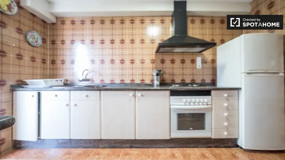 Cocina de Piso de alquiler en Valencia con Aire acondicionado, Calefacción y Amueblado
