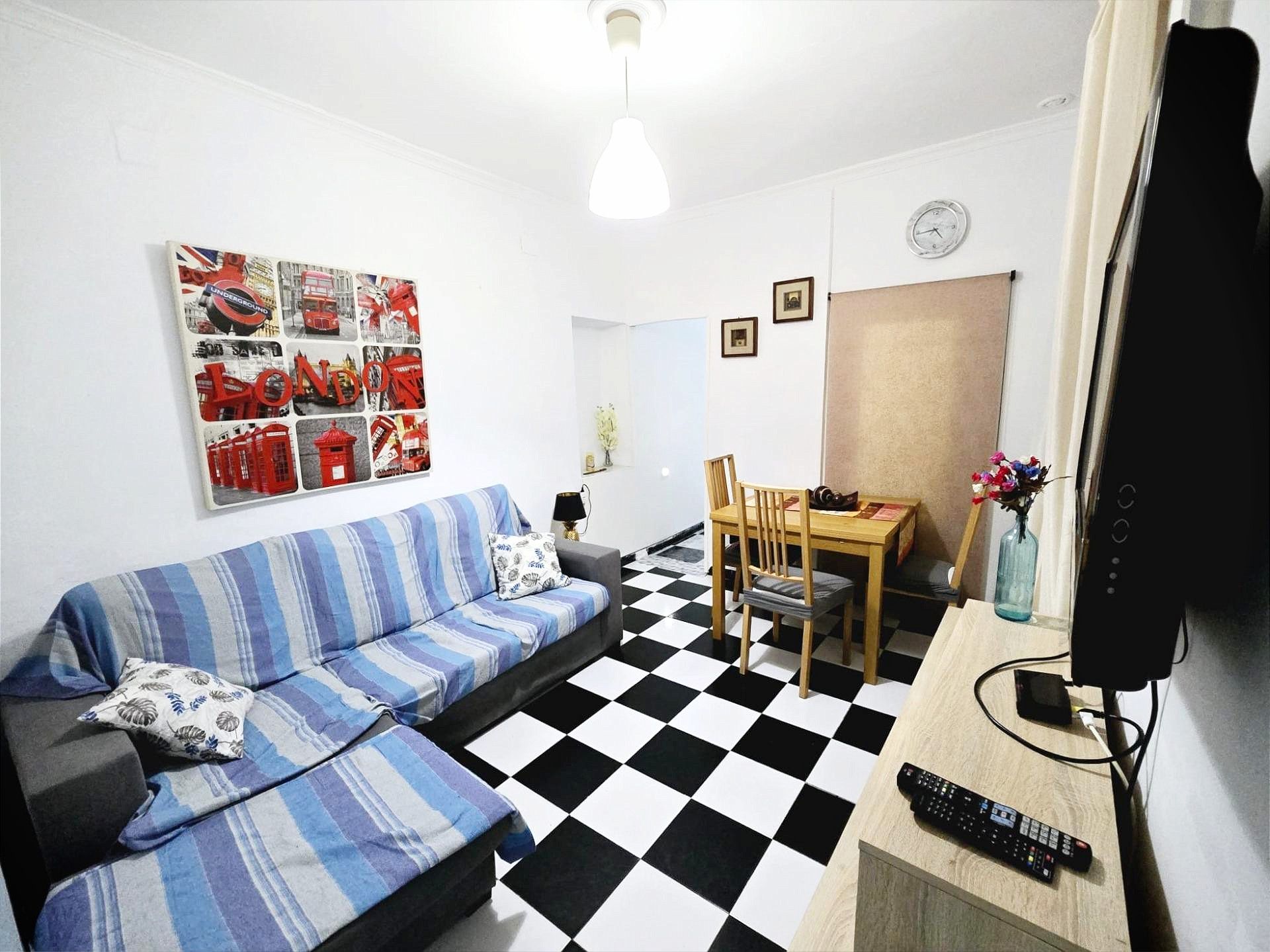 Living room of Flat for sale in  Cádiz Capital  with Furnished