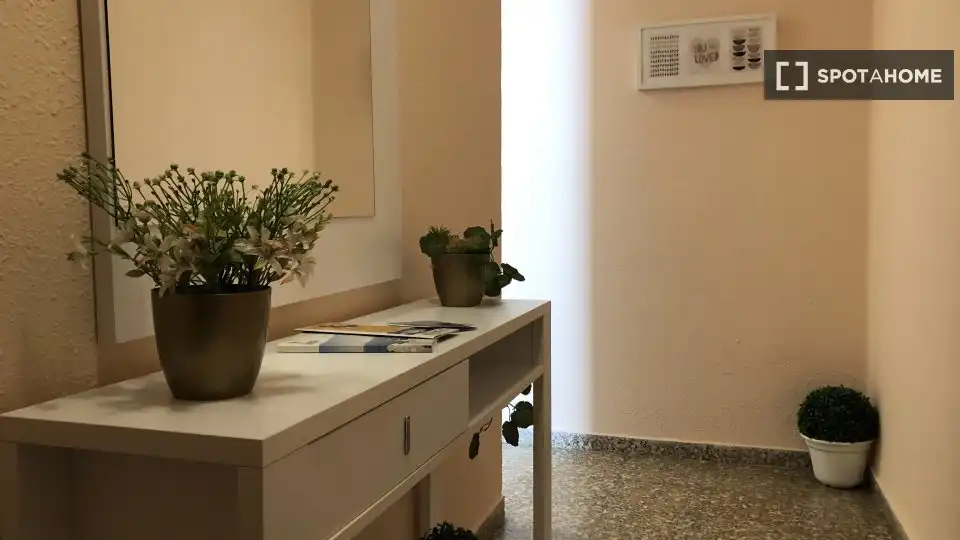 Flat for rent in Valencia  with Air Conditioner, Heating and Furnished
