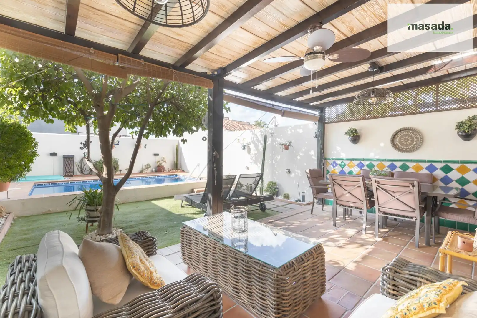 Adossat amb piscina en venda a Calle calle níspero 5