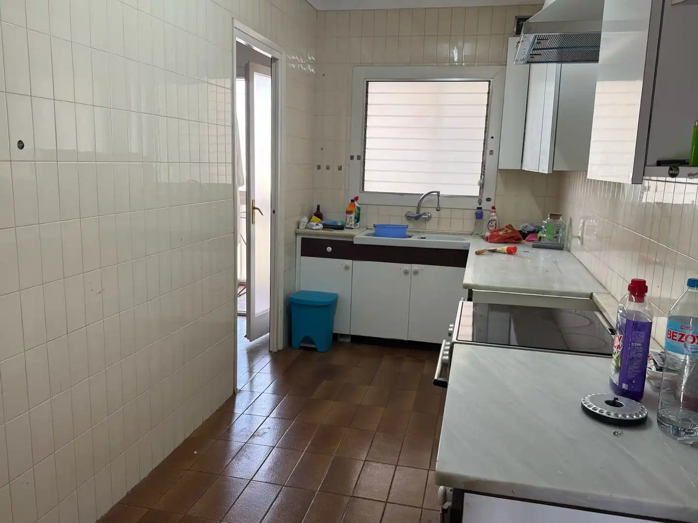 Cocina de Piso en venta en L'Hospitalet de Llobregat con Calefacción, Terraza y Alarma