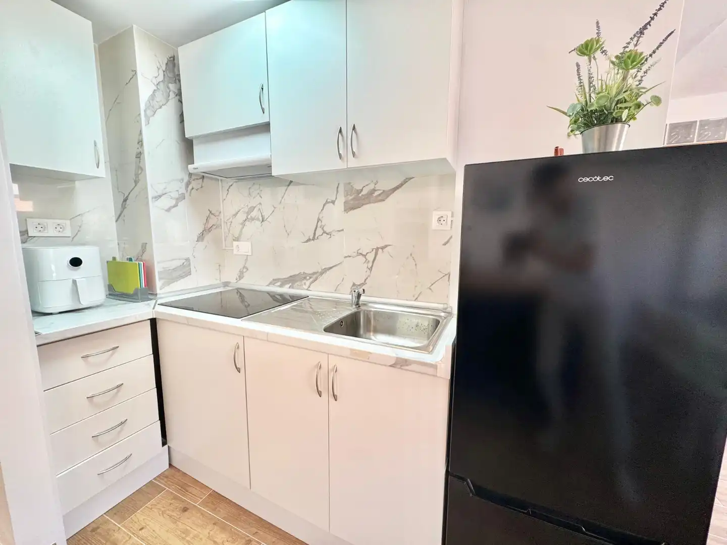 Cuina de Apartament de lloguer en Guardamar del Segura amb Aire condicionat, Moblat i Rentadora