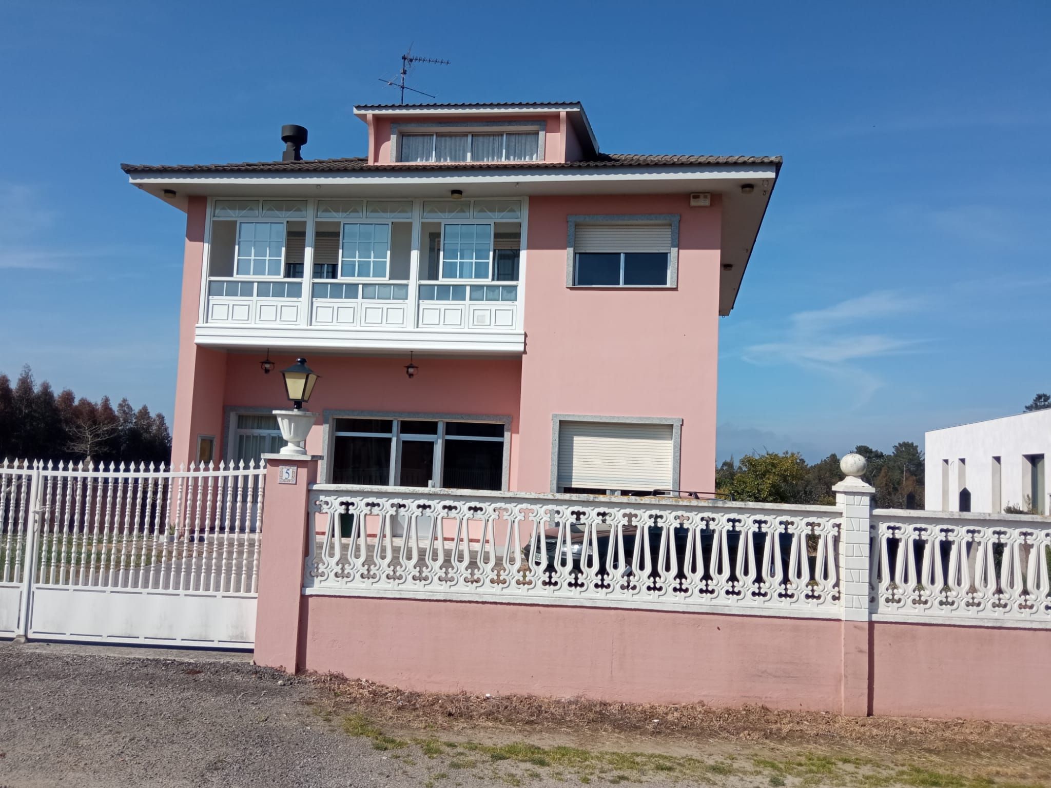 Vista exterior de Casa o xalet en venda en Ponteceso amb Calefacció, Jardí privat i Parquet