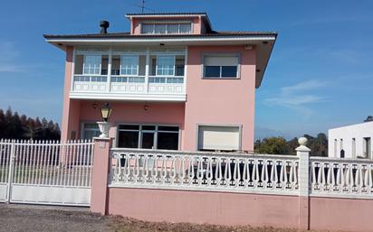 Vista exterior de Casa o xalet en venda en Ponteceso amb Calefacció, Jardí privat i Parquet