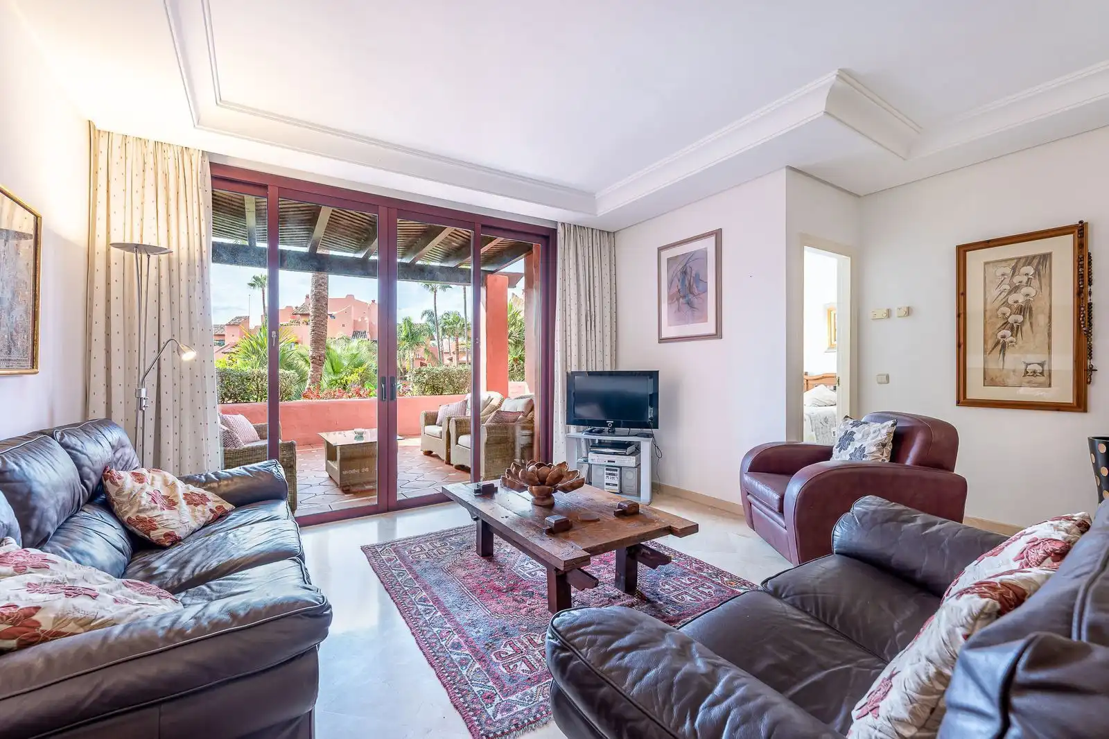 Wohnzimmer von Maisonette zum Verkauf in Estepona mit Klimaanlage, Terrasse und Möbliert