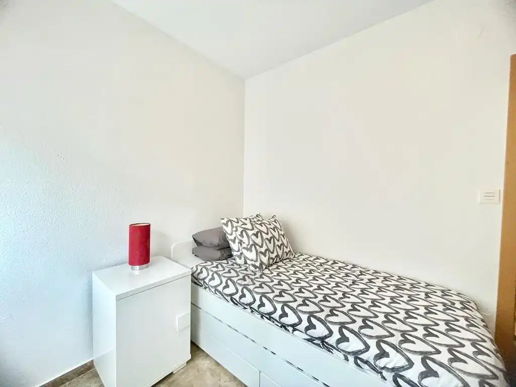 Habitación de Piso de alquiler en Granada con Aire acondicionado, Calefacción y Amueblado