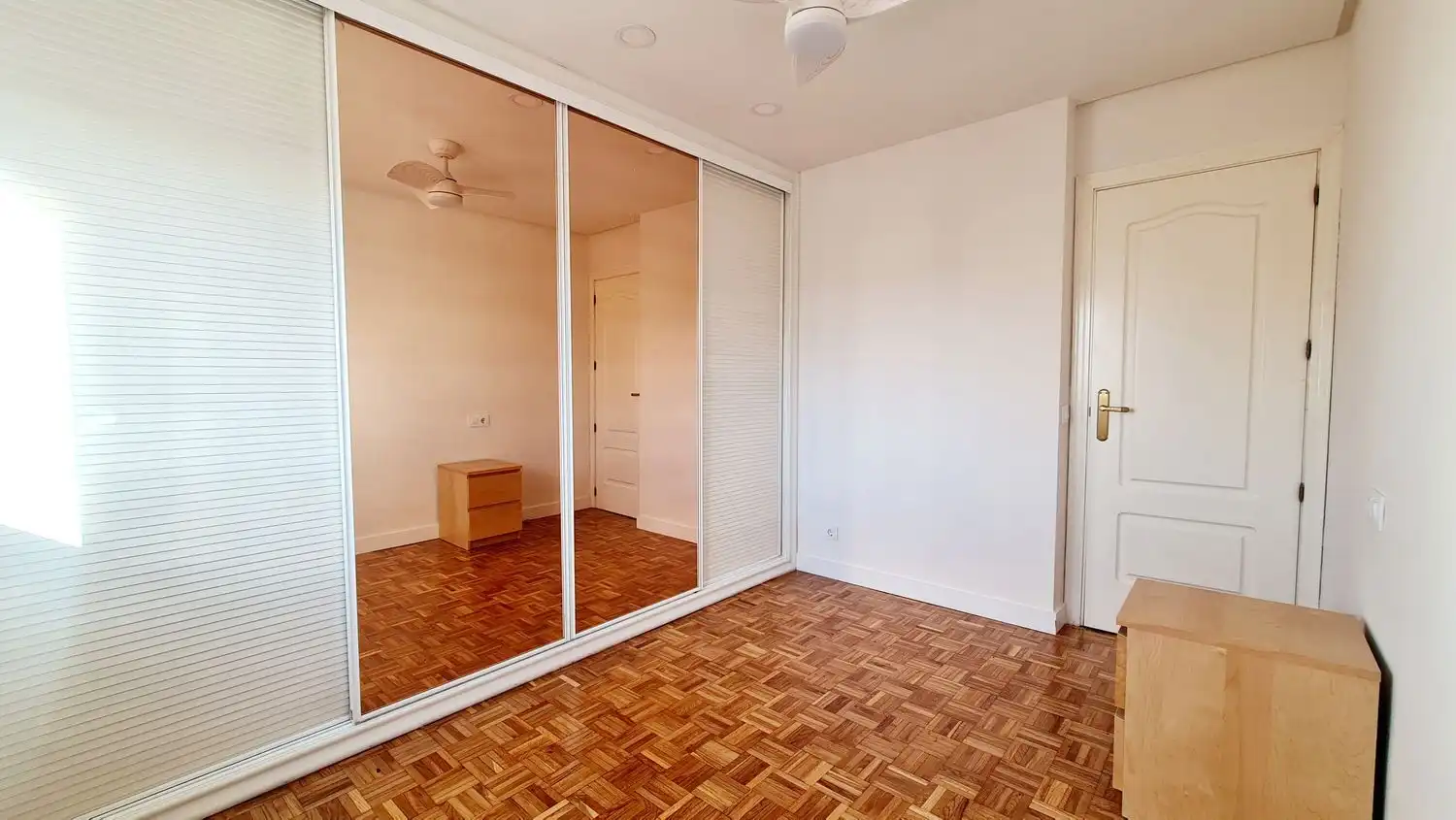 Schlafzimmer von Wohnung zur Miete in Madrid mit Klimaanlage