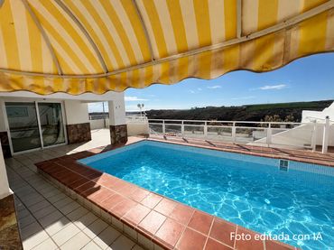 Chalet con piscina en venta en Calle Pepa Izquierdo