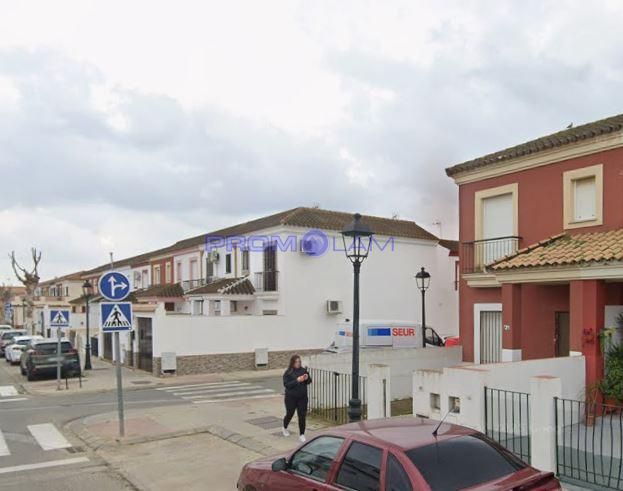 Vista exterior de Casa o xalet en venda en Pilas amb Jardí privat