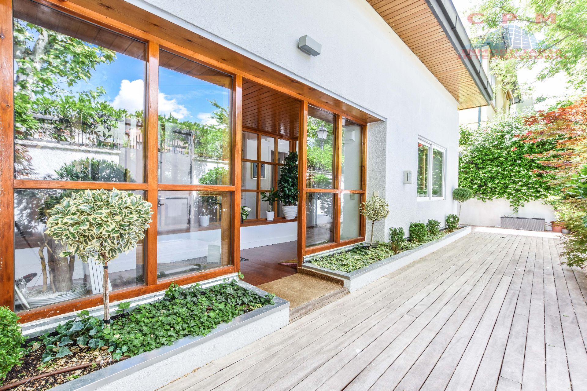 Vista exterior de Casa o xalet de lloguer en  Madrid Capital amb Aire condicionat, Calefacció i Jardí privat