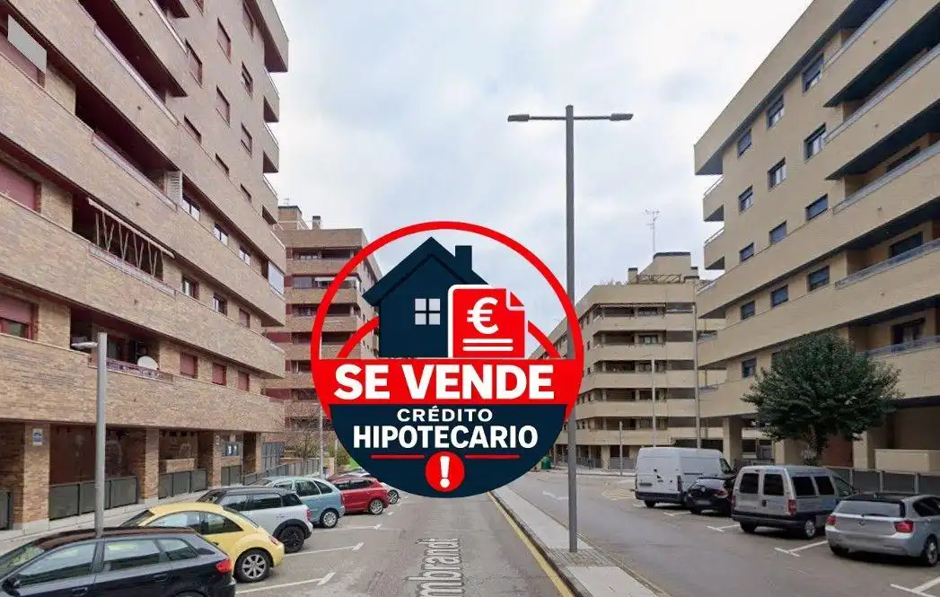 Piso con piscina en venta en El Quiñón