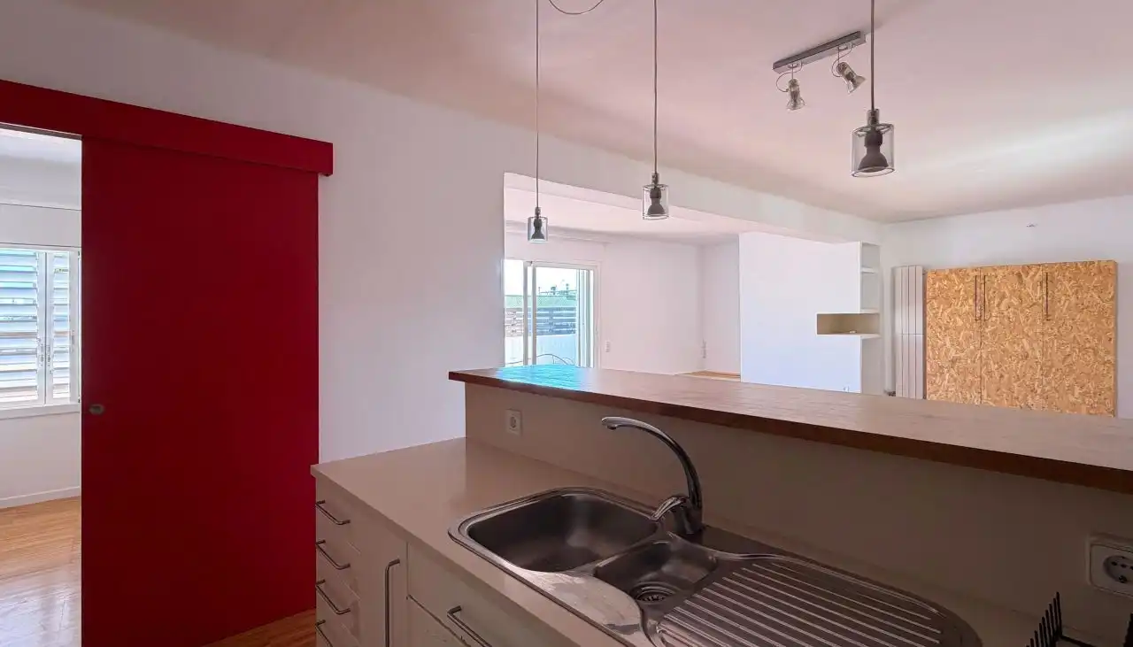 Küche von Wohnung zum Verkauf in Barcelona mit Klimaanlage, Heizung und Terrasse