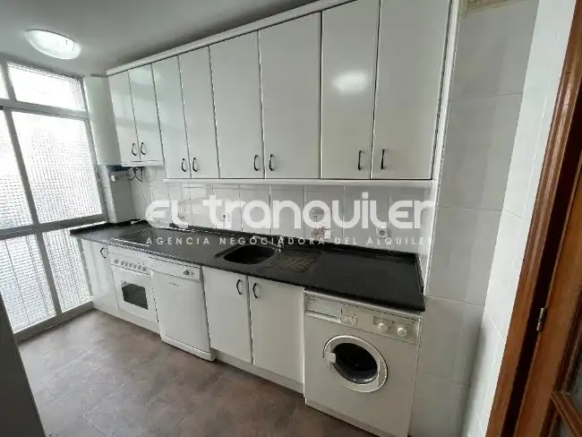 Cuina de Pis de lloguer en Móstoles amb Parquet, Terrassa i Rentadora
